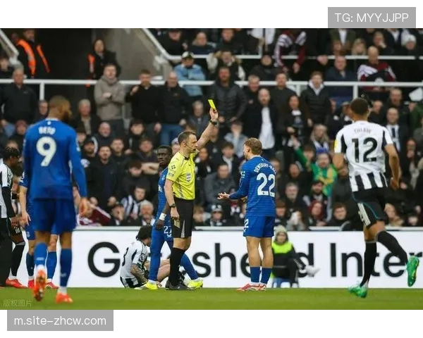 埃弗顿防守优先加长传冲吊，莫耶斯回归重塑传统英式